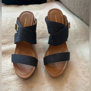 Tommy Hilfiger sandals size 10